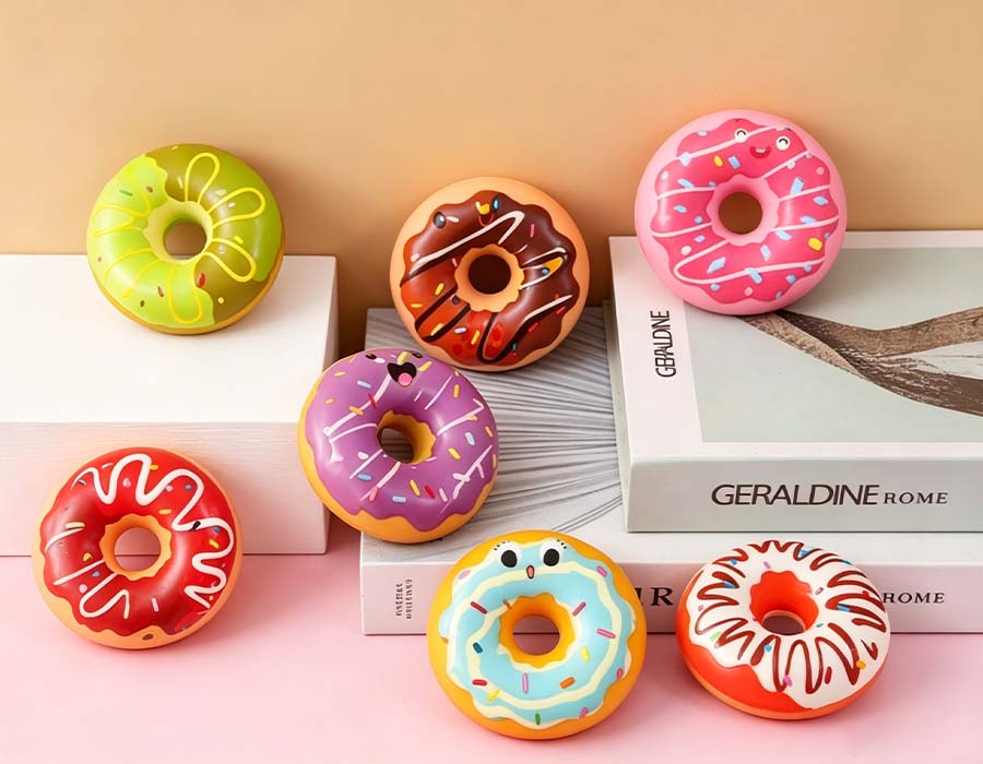 Langsam aufsteigendes Creme-Donuts-Spielzeug