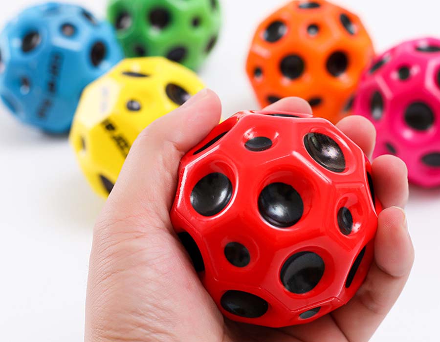 6-farbiges hohles elastisches Ballspielzeug aus PU